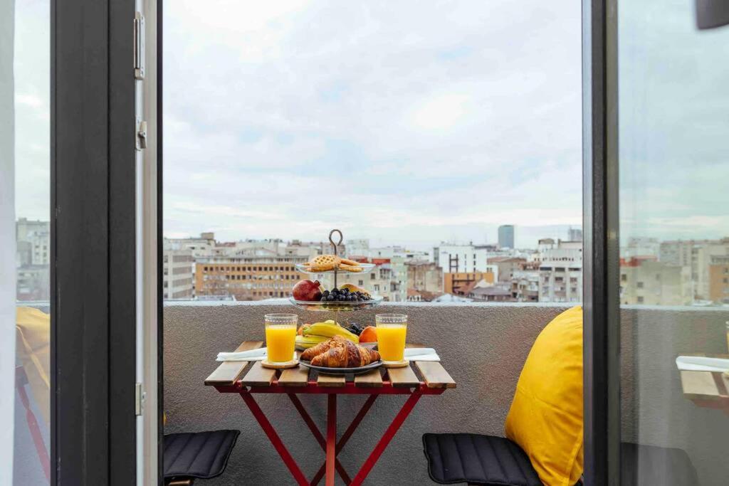 Stunning views - Top Location - Netflix + Balcony Bukarest Exterior foto