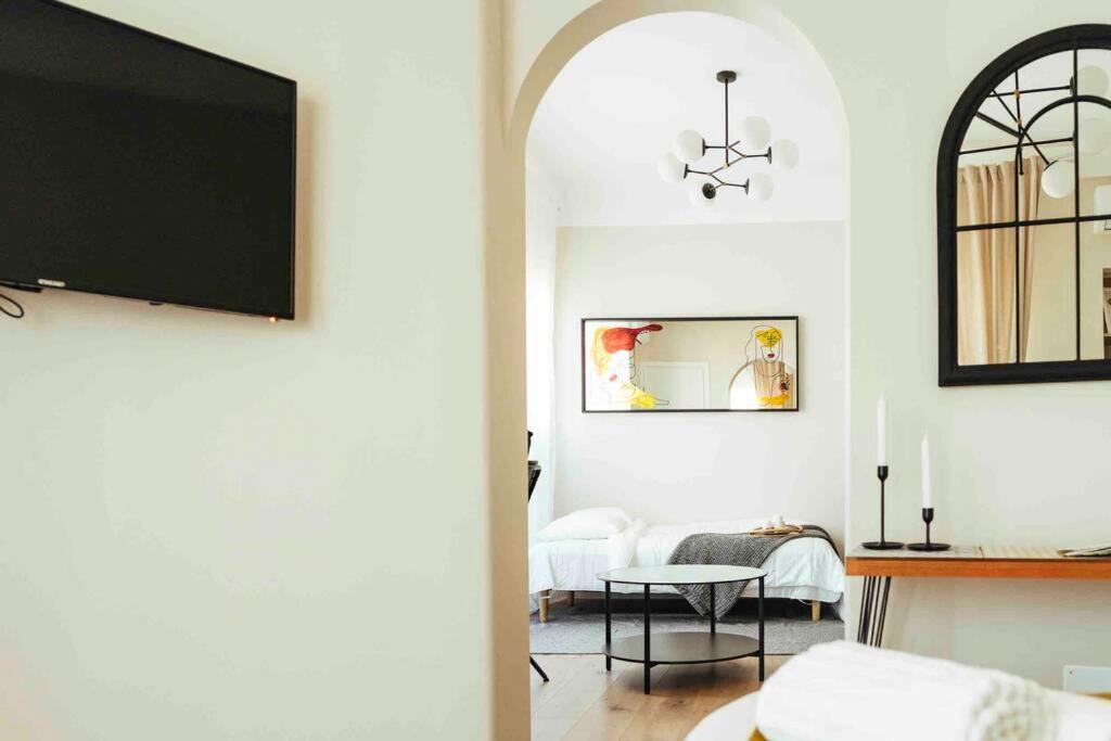 Stunning views - Top Location - Netflix + Balcony Bukarest Exterior foto