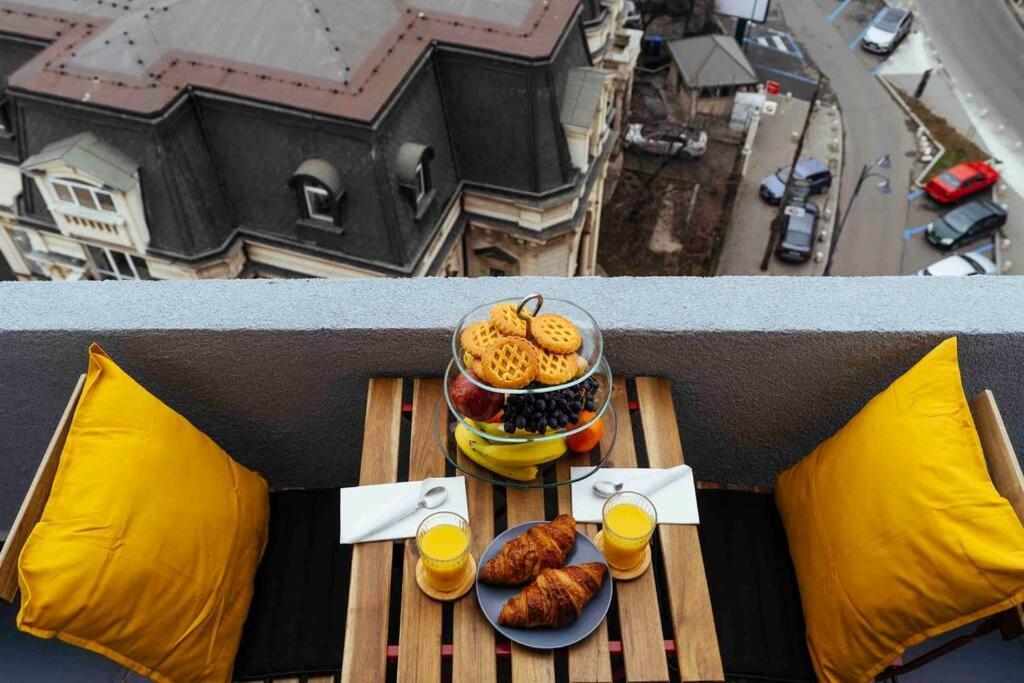 Stunning views - Top Location - Netflix + Balcony Bukarest Exterior foto